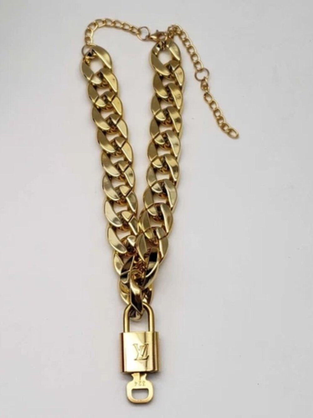Gold-Plated Necklace with Authentic Louis Vuitton Padlock - Picture 8 of 10